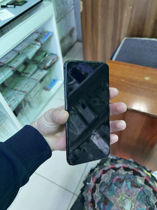 IPhone 8+ 64 GB xolati yaxshi
