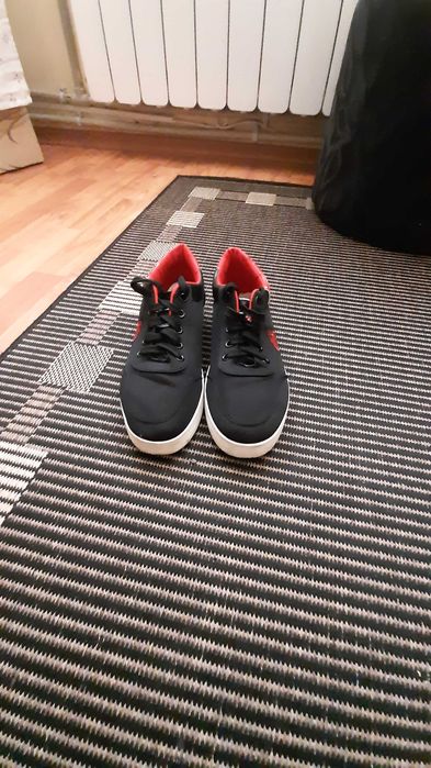 Запазени кецове 40 номер