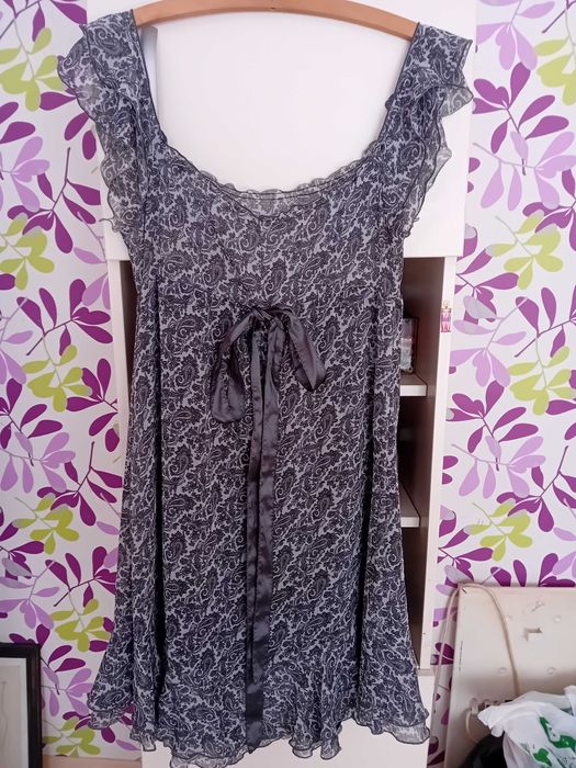 Лятна рокля с голямо деколте