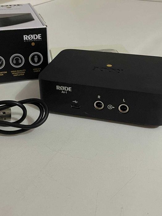 Звуковая карта аудио интерфейс RODE AI-1