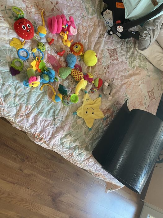 Бебешки играчки +йога подаряват се