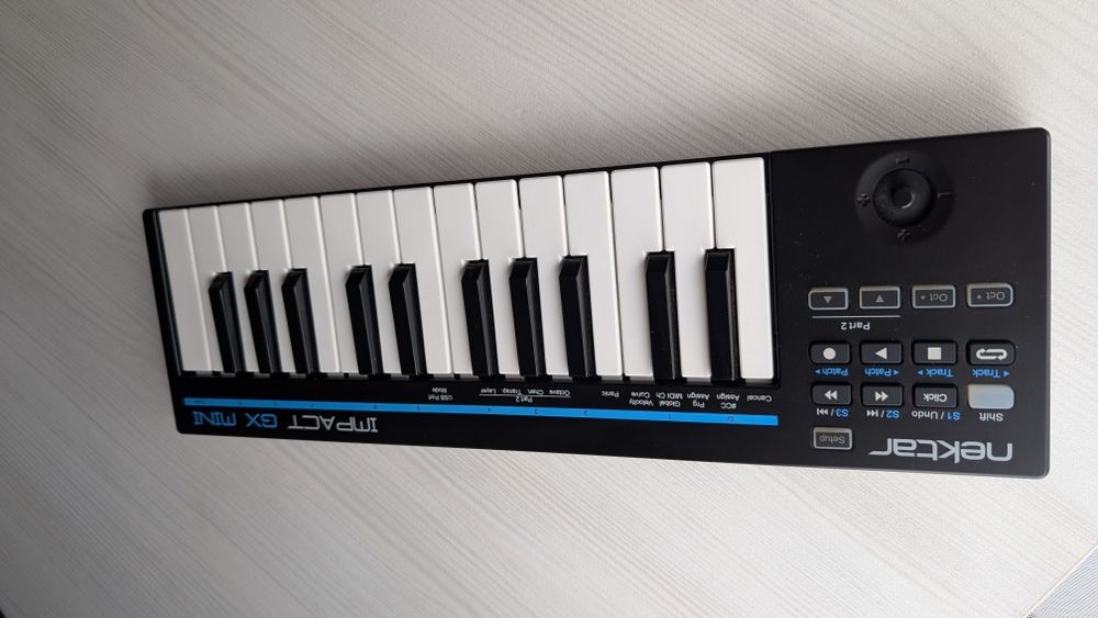 Nektar GX mini (midi-контроллер)