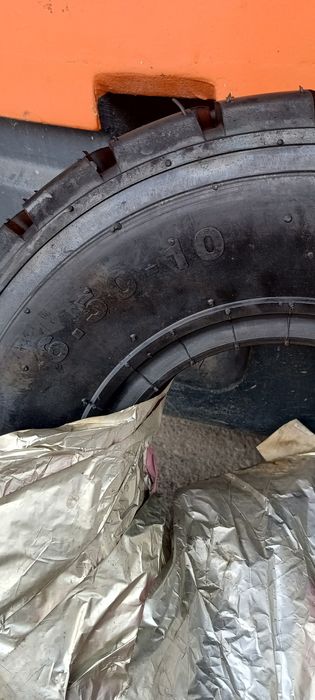 Продавам гуми за мотокар