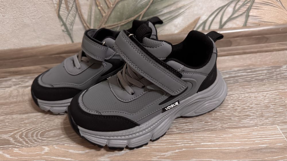 Продам кроссы для мальчика