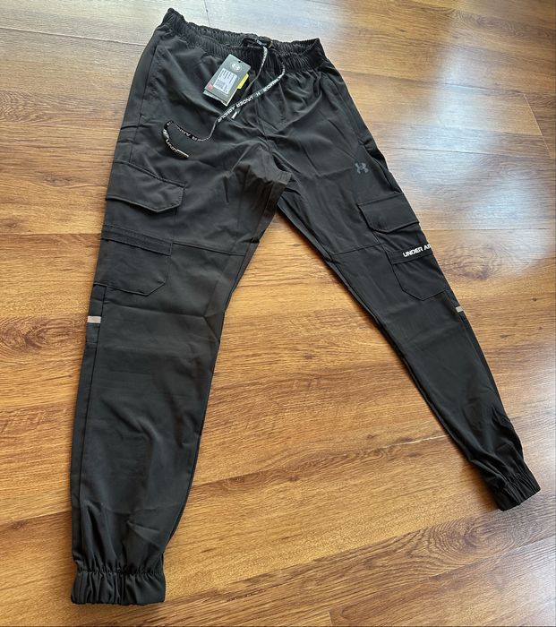 Мъжко,шушлеково,черно КАРГО долнище Under Armour