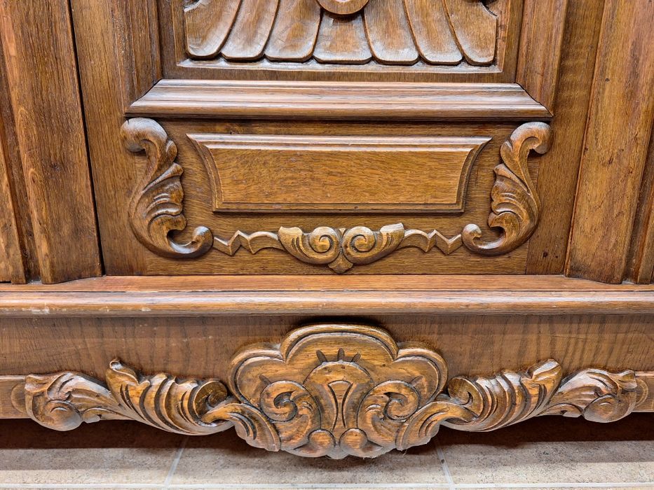 Комод,  скрин, бюфет,  шкаф с дърворезба