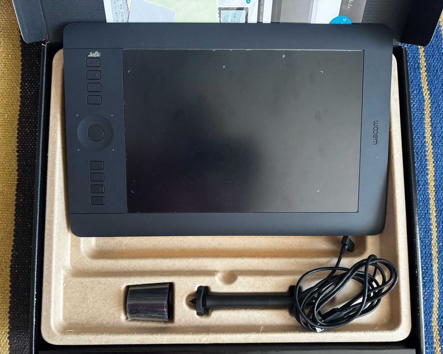 Wacom Intuos Pro Medium PTH-651 графический планшет