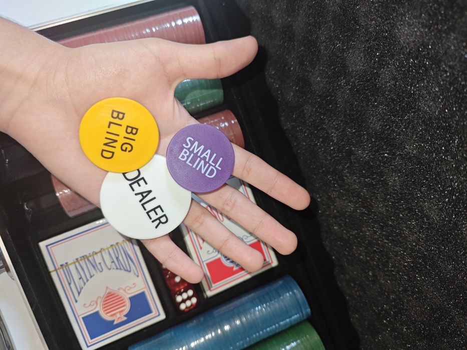 Пълен покер комплект в алуминиев куфар – 300 чипа (нов)