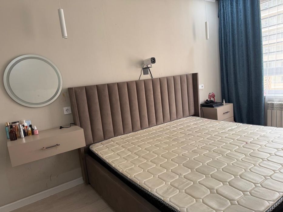 Кровать с тумбами