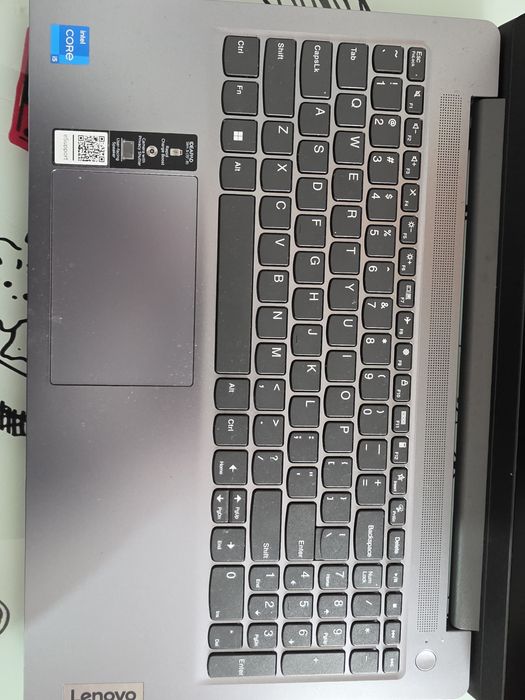 Laptop Lenovo ca nou folosit de câteva ori vine cu garanție si  factura