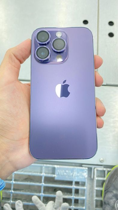 iPhone 14 Pro, 256GB, цвет Deep Purple.
