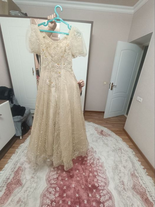 Платье почти новое!