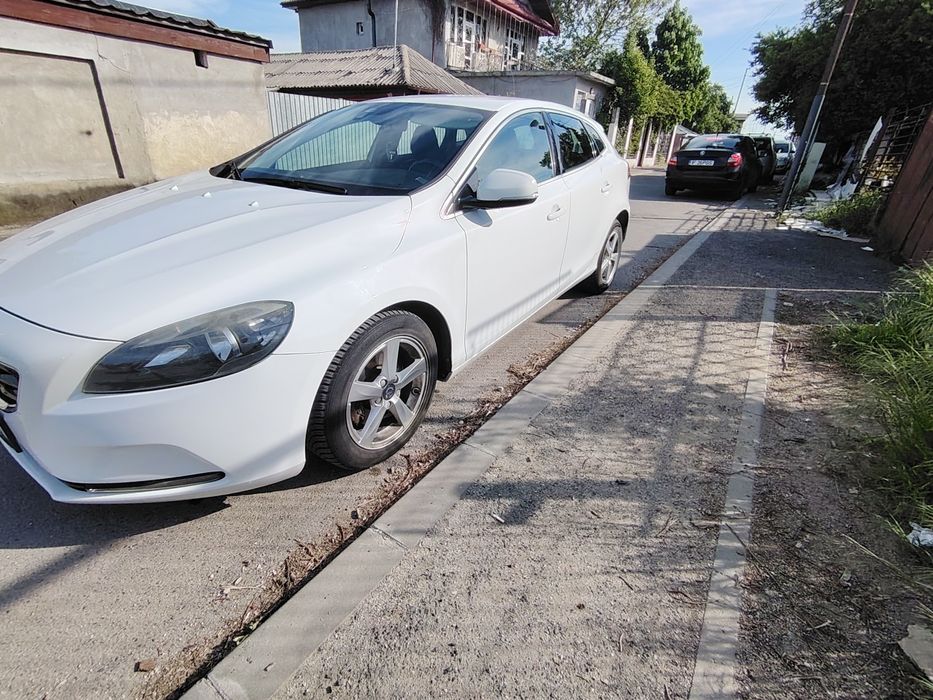 Vînd Volvo v40 2015