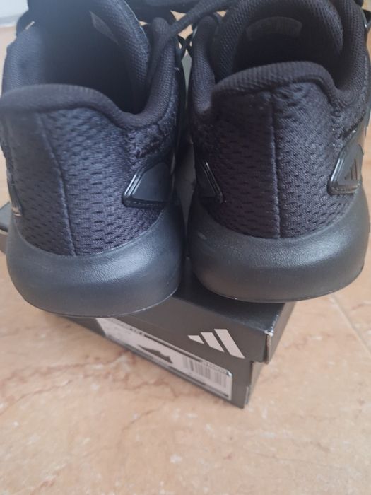 Дамски маратонки на Adidas за 55лв