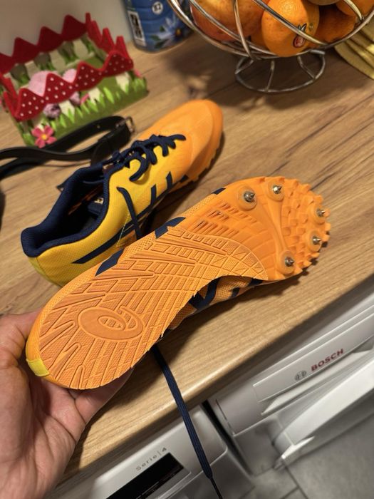 шипове Asics HYPER LD