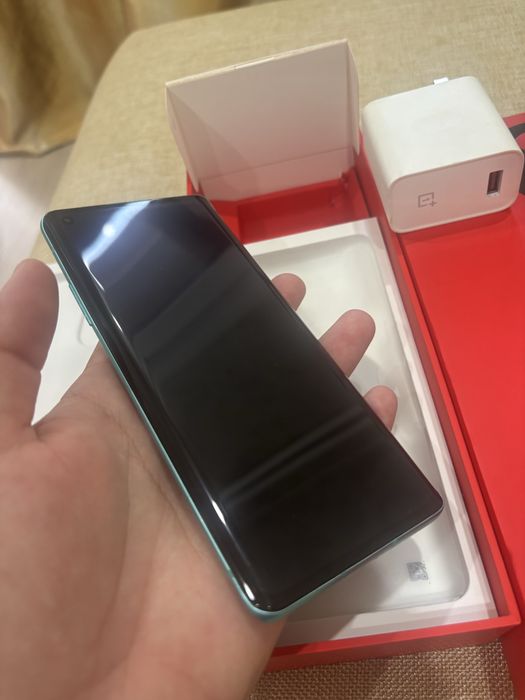 Продам OnePlus 8 8/128gb голубой