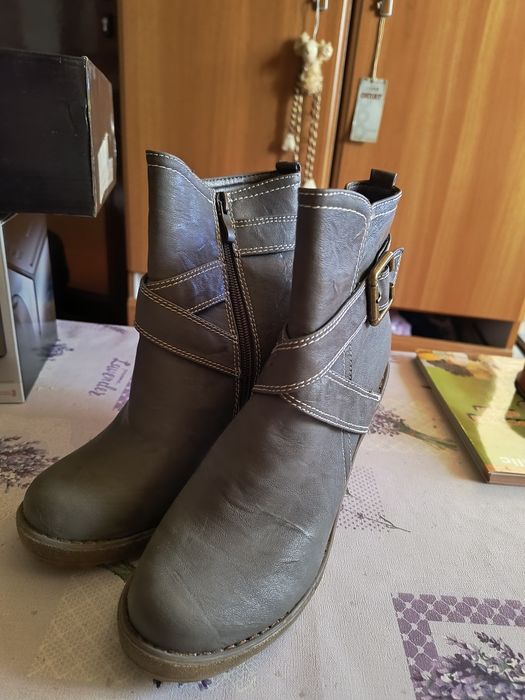 Ghete de damă cu toc