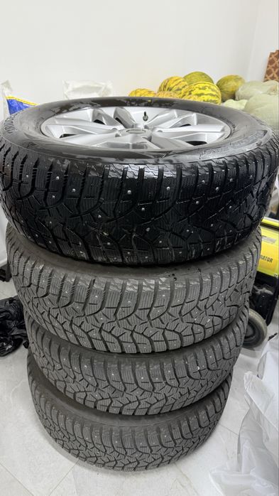 Зимние шины с дисками 275/60/20
