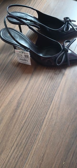 Sandale Zara, noi ,cu eticheta, burgundi.