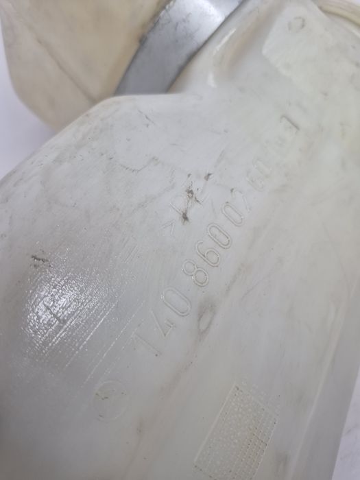 Бачок омывателя Mercedes W140