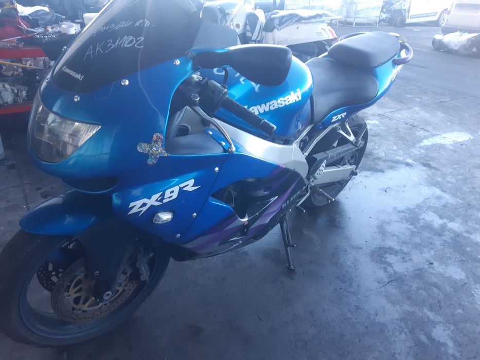 Мотоциклет (Кавазаки (Kawasaki  ZX-9R )-на части