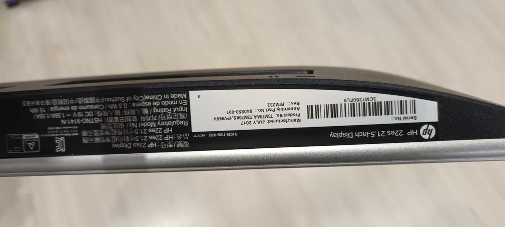 Продавам изгоден монитор HP 22e