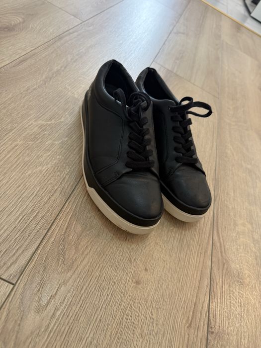 Vand adidasi calvin klein marime 40