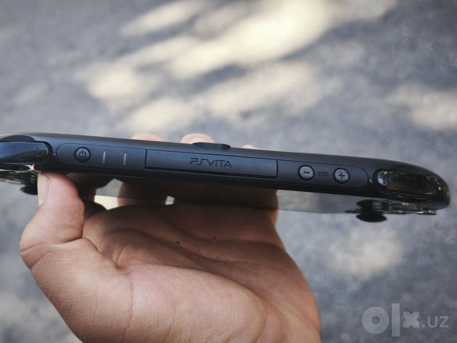 PS Vita 2000 slim