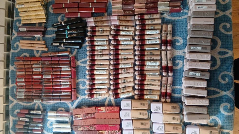 Vând machiaje la buc sau pachet