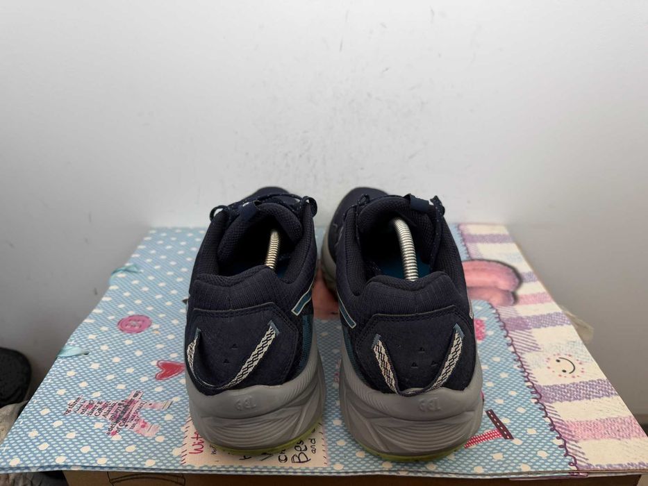 Asics  Gel-Venture 10''оригинални маратонки 45 номер