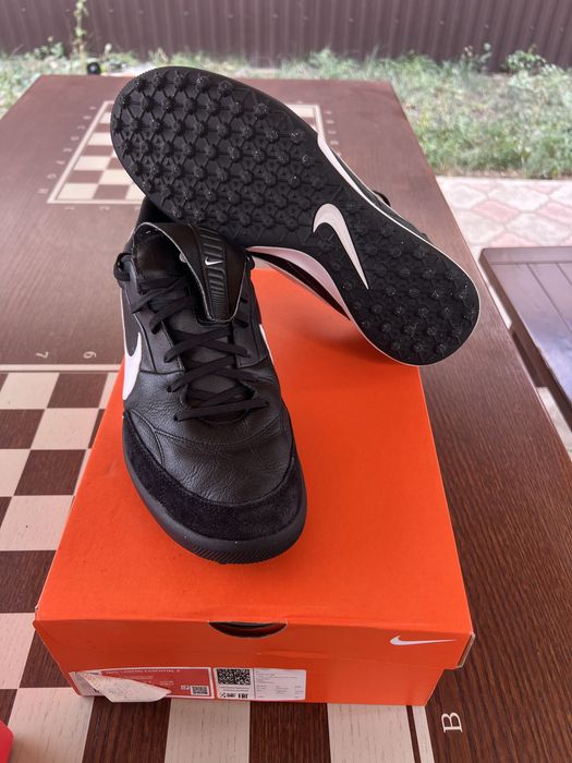 Сороконожки Nike Premier