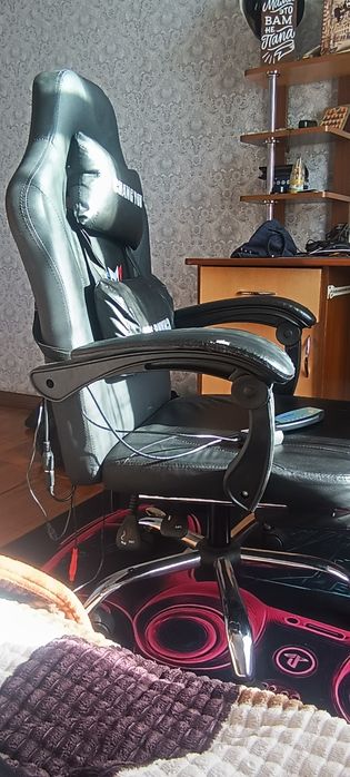 Кресло игровое с массажором