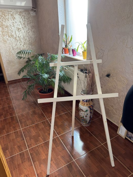 Sevalet din lemn vopsit