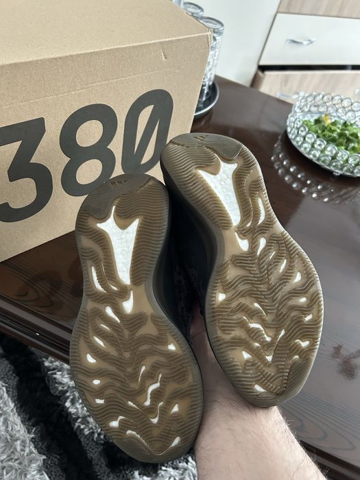 Yeezy 380 onyx 37 1/3