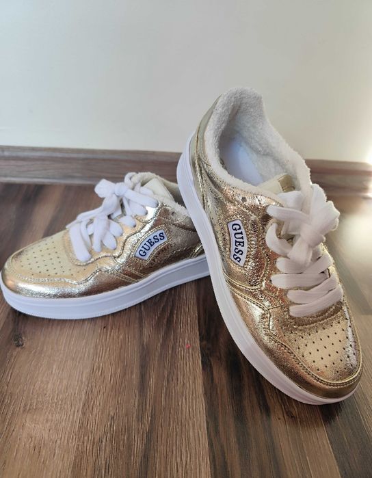 Нови оригинални кецове Guess Sybela