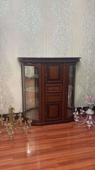 Сервант. в гостиную