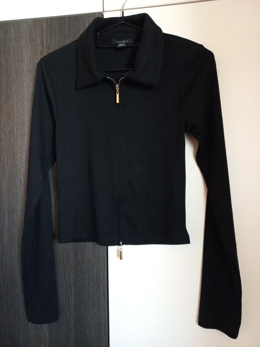 Къса Блуза с цип в черен цвят