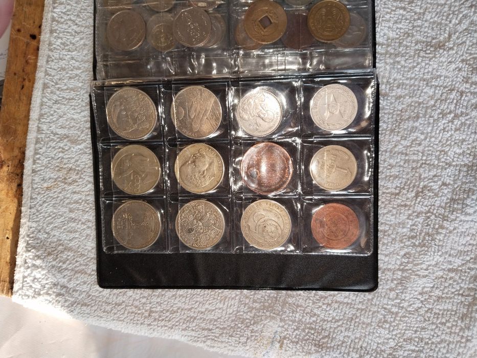 Манеты разные есть и царские