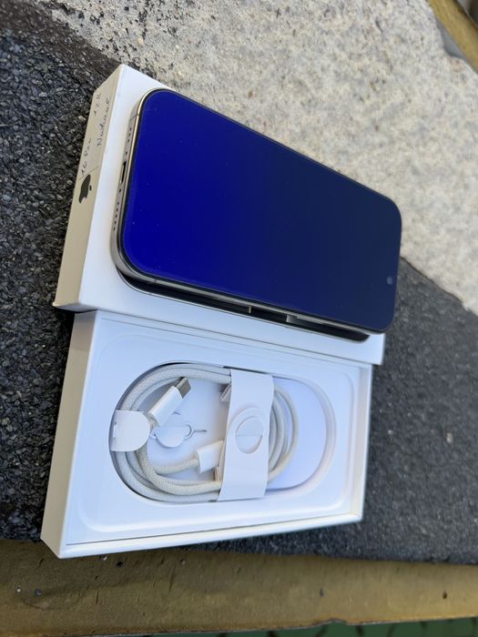Продавам Iphone 16 pro 128g