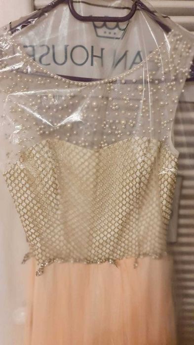 продам нарядное женское платье (новое)
