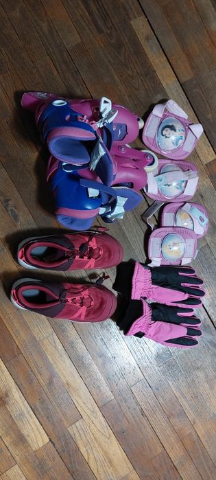 Vând pachet cu: pantofi/ adidas tracking, role, mănuşi, fetită,7- 8 an