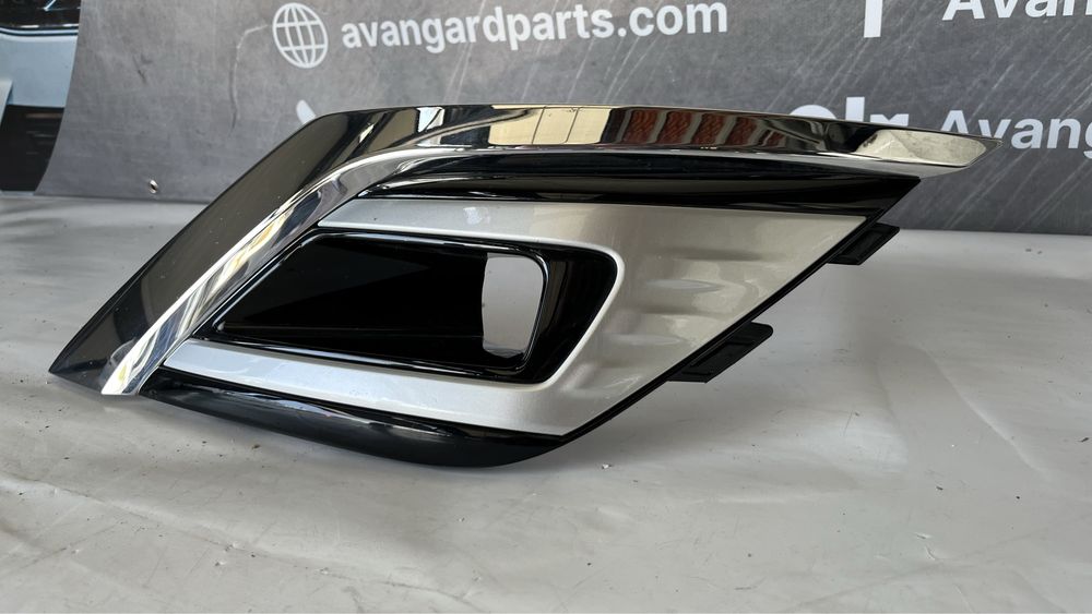 Лява основа за халоген Mitsubishi Outlander 2016-2021