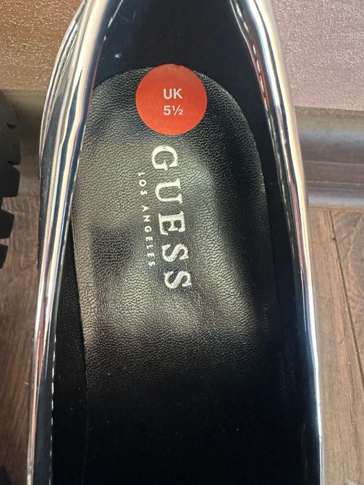 Обувки GUESS  чисто нови оригинални