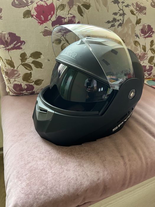 Мото яке, каска, наколенки, ръкавици