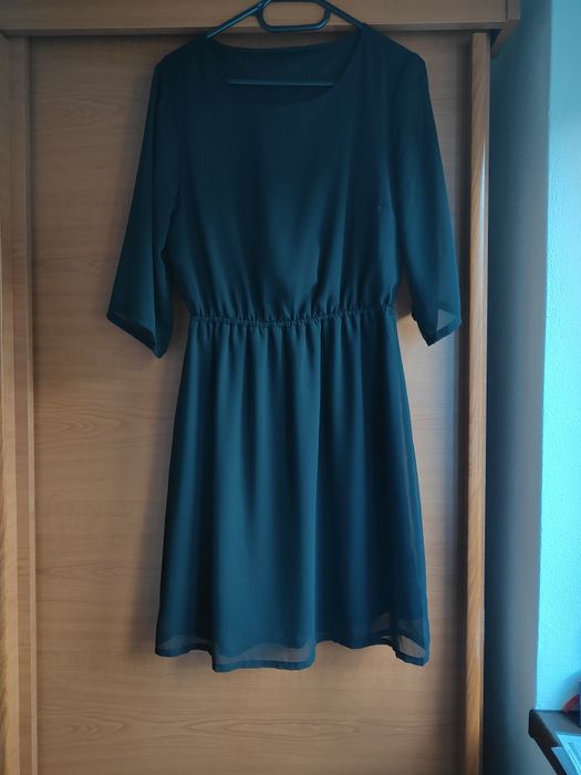 Vând rochie neagra.