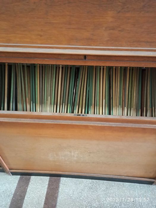 Кантонерка, шкаф с ролетни врати