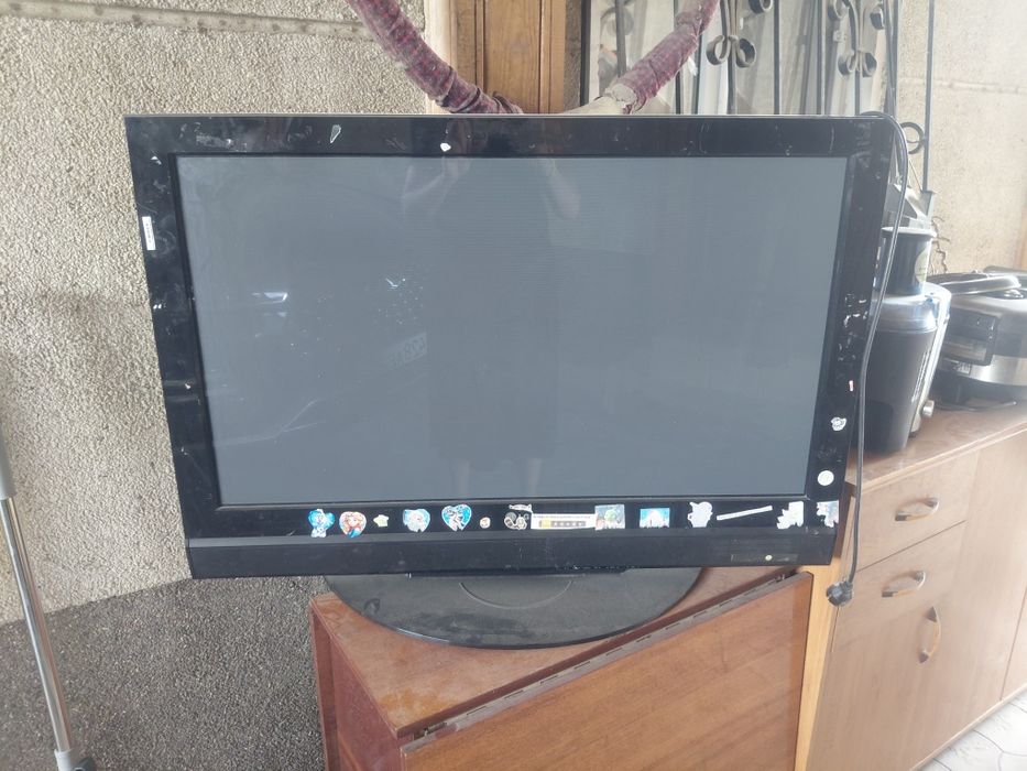 Отдам даром телевизор LG .