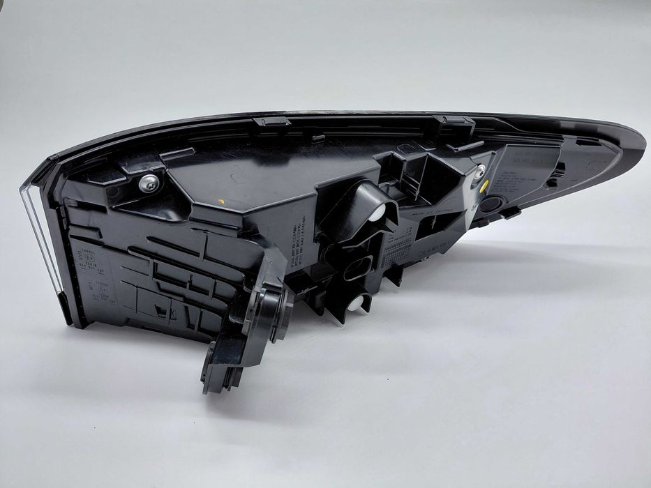 3J0945207A Нов Ляв Стоп Led IQ Light VW PAssat B9 Kombi 2024-