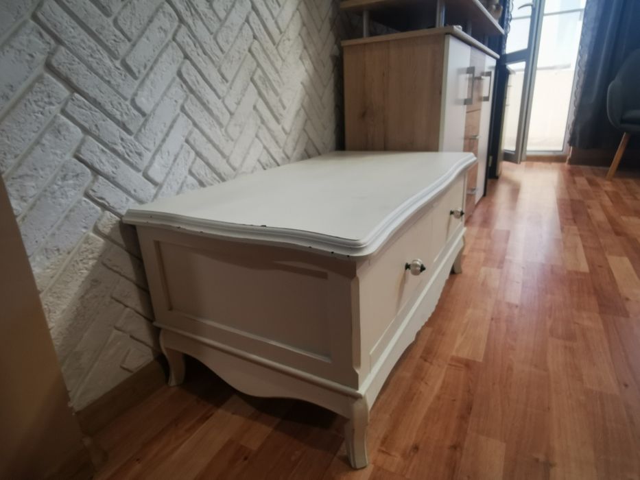 Продавам холен шкаф