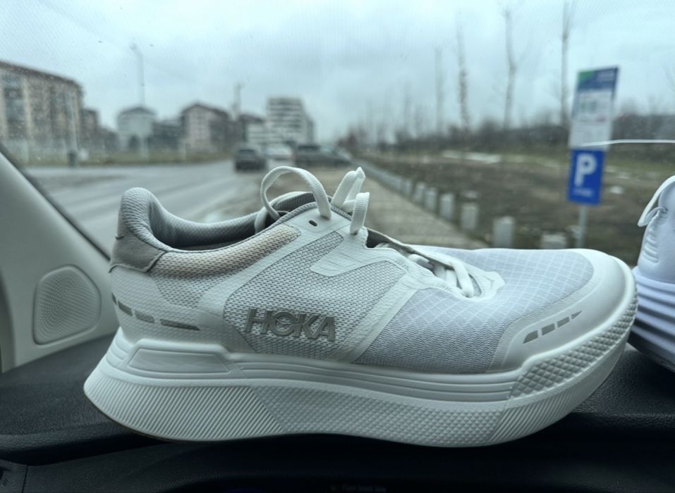 Hoka 41,1/3 noi, culorea alb. Se trimite cu verificare